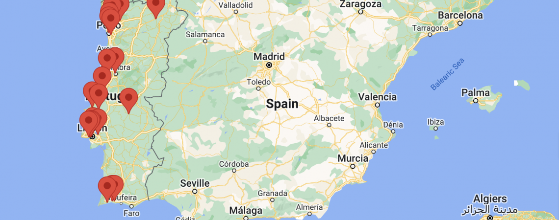 Mapa de Portugal com rede de escolas UAARE assinaladas